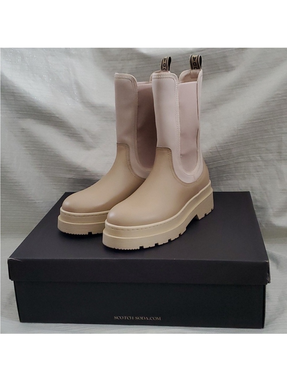 NEW Scotch & Soda Women's Leather Cream Chelsea Lug Sole Boot Size 37
